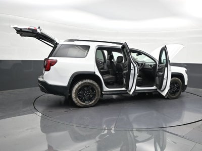 2023 GMC Acadia AT4