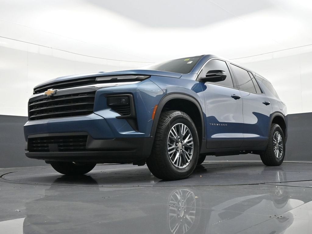 2024 Chevrolet Traverse LS