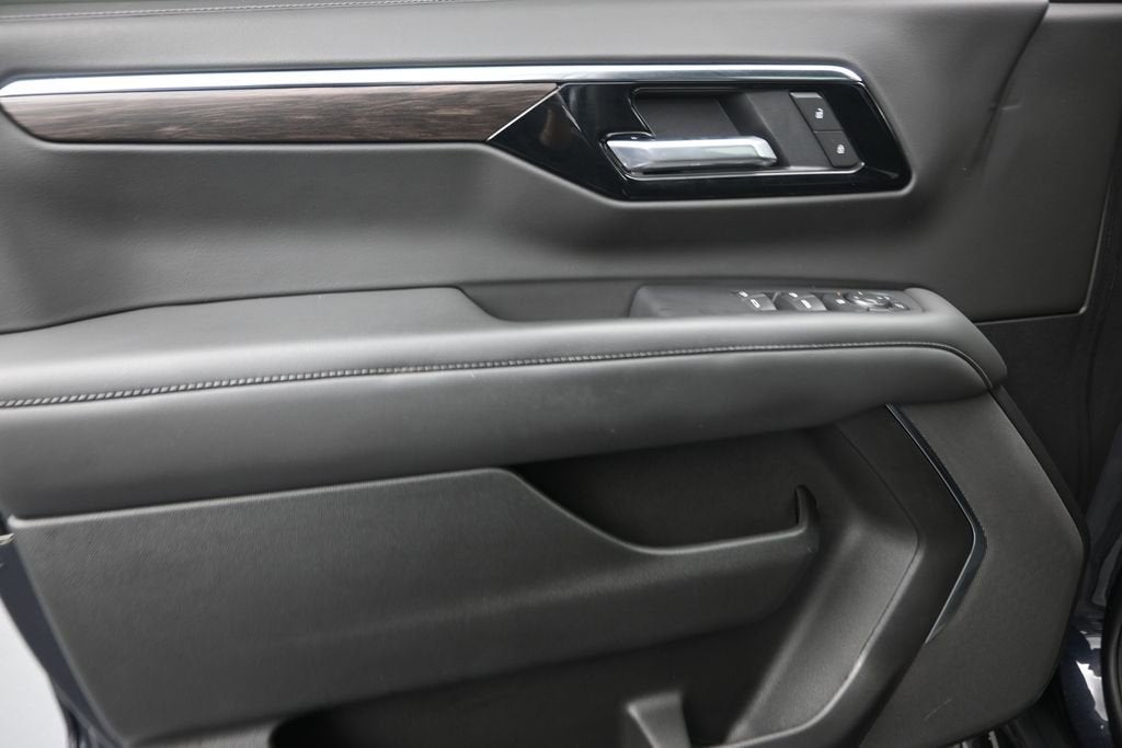 2025 Chevrolet Suburban LS