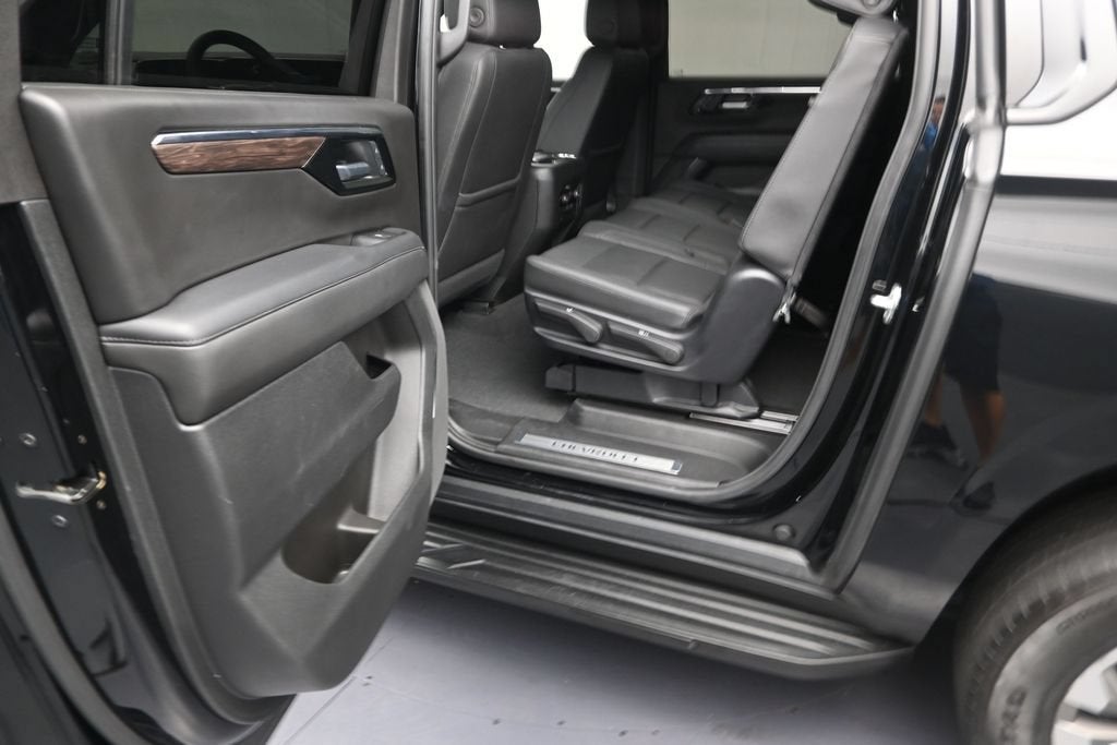 2025 Chevrolet Suburban LT