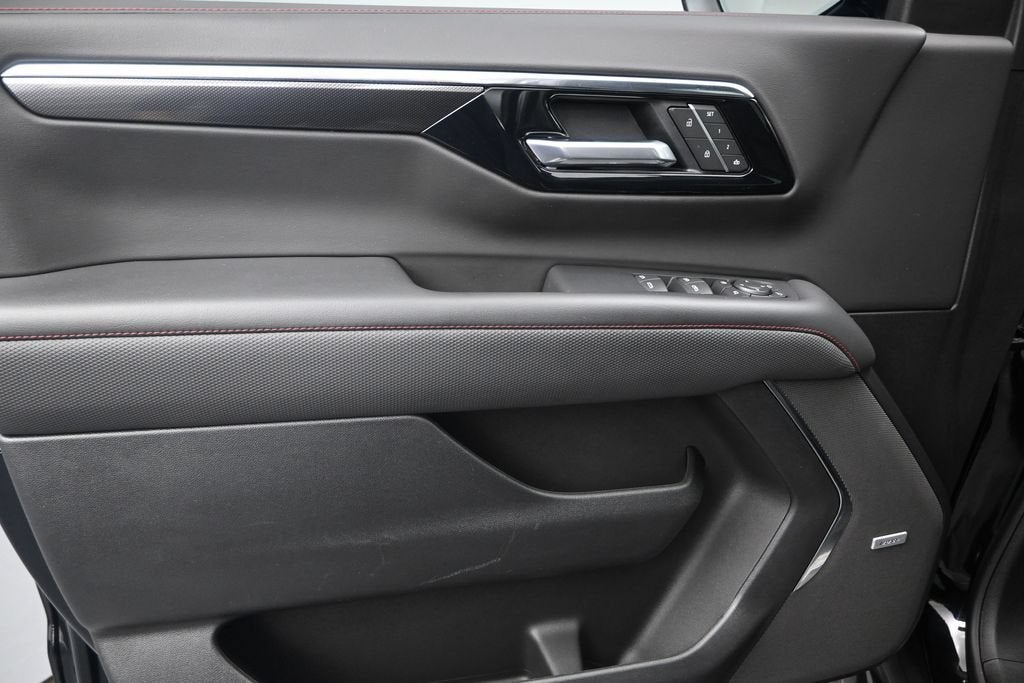 2025 Chevrolet Suburban RST