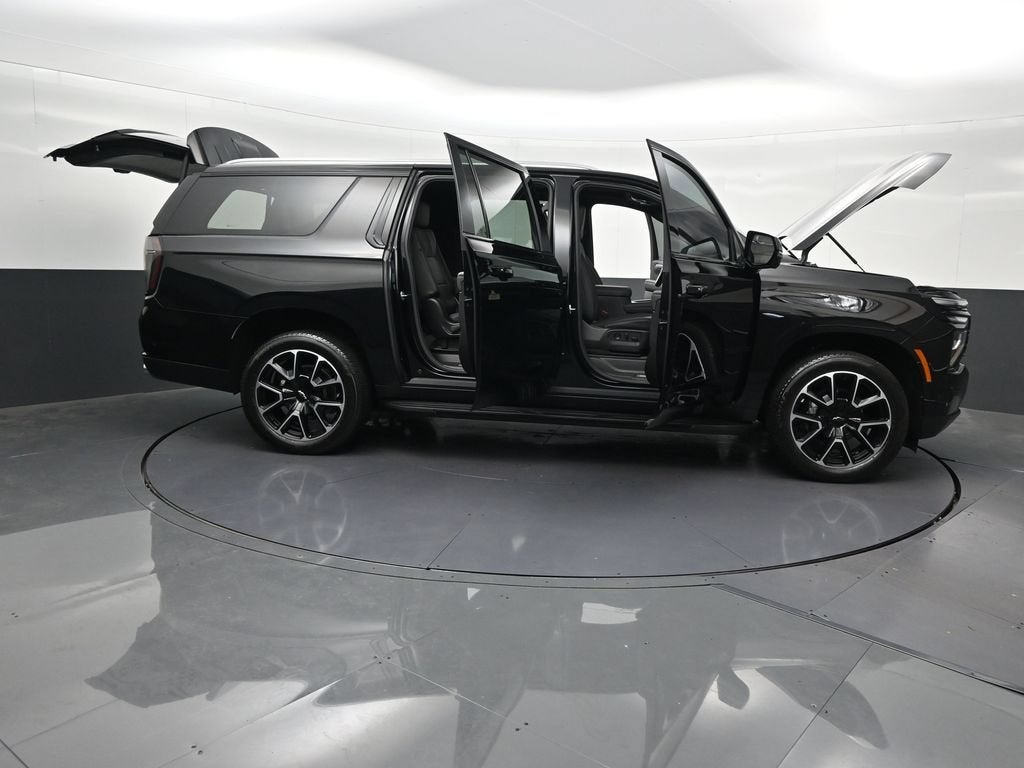 2025 Chevrolet Suburban RST