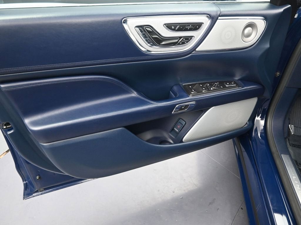 2017 Lincoln Continental Black Label