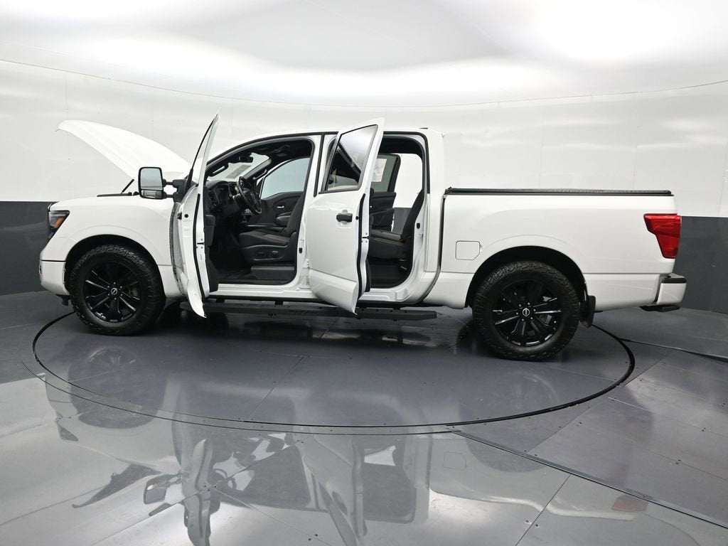 2023 Nissan Titan SV