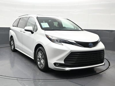 2025 Toyota Sienna XLE