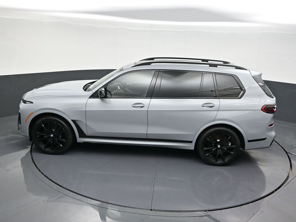 2023 BMW X7 M60i