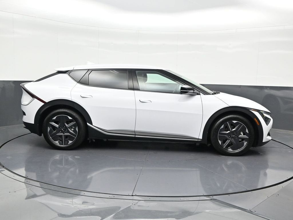 2025 Kia EV6 Light