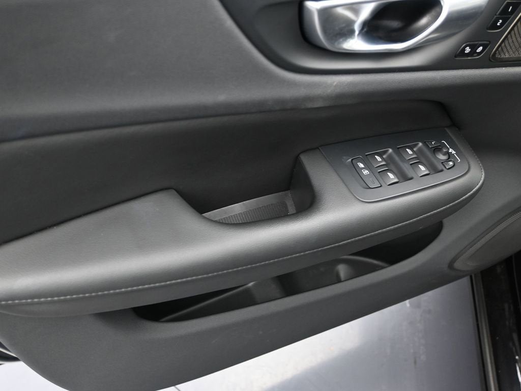 2024 Volvo S60 Recharge Plug-In Hybr Plus Dark Theme