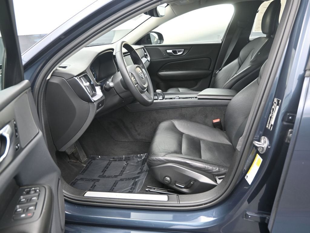 2023 Volvo S60 Core Dark Theme