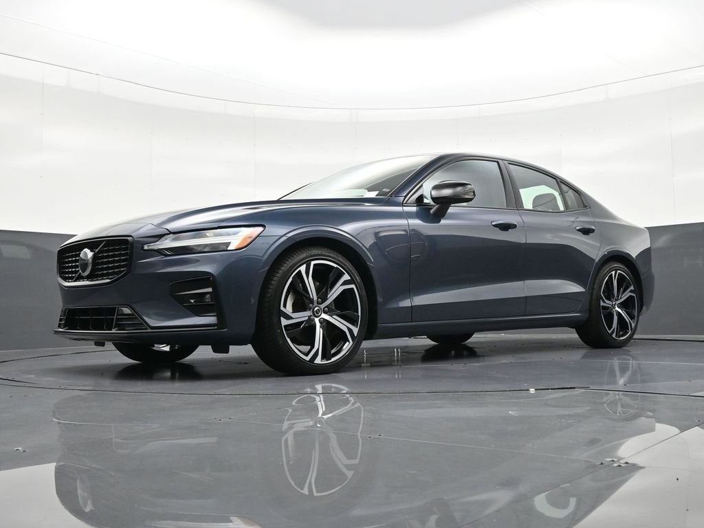 2023 Volvo S60 Core Dark Theme