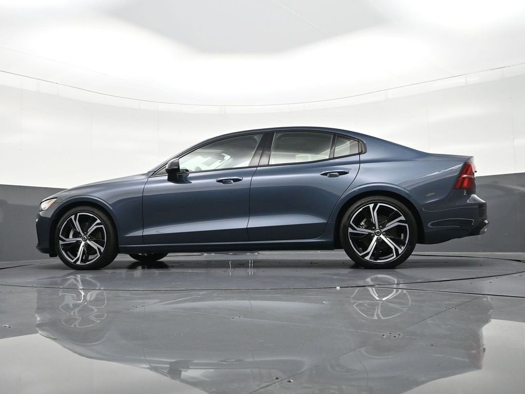 2023 Volvo S60 Core Dark Theme