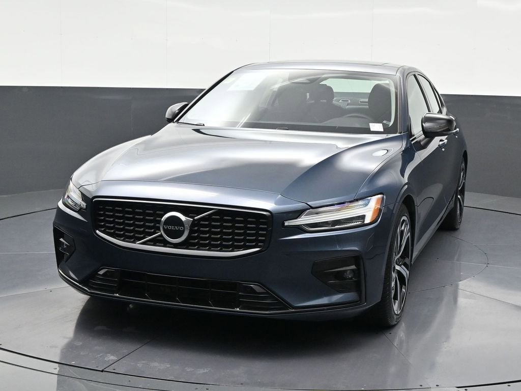 2023 Volvo S60 Core Dark Theme