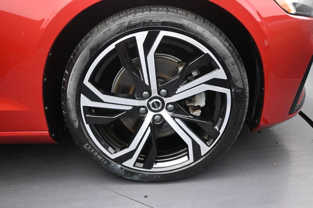 2023 Volvo S60 B5 Core Dark Theme