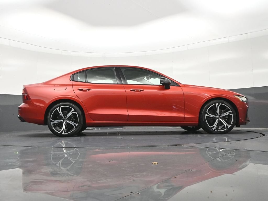 2023 Volvo S60 B5 Core Dark Theme