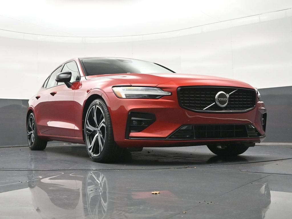 2023 Volvo S60 B5 Core Dark Theme