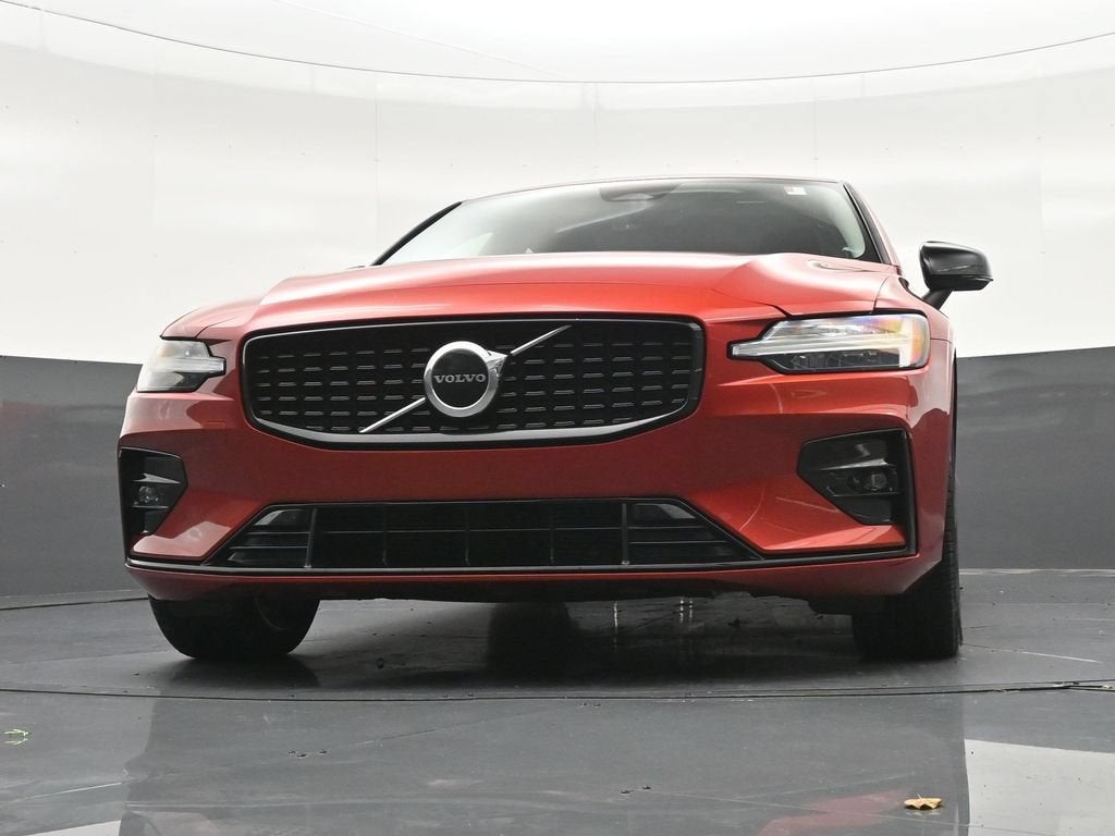 2023 Volvo S60 B5 Core Dark Theme
