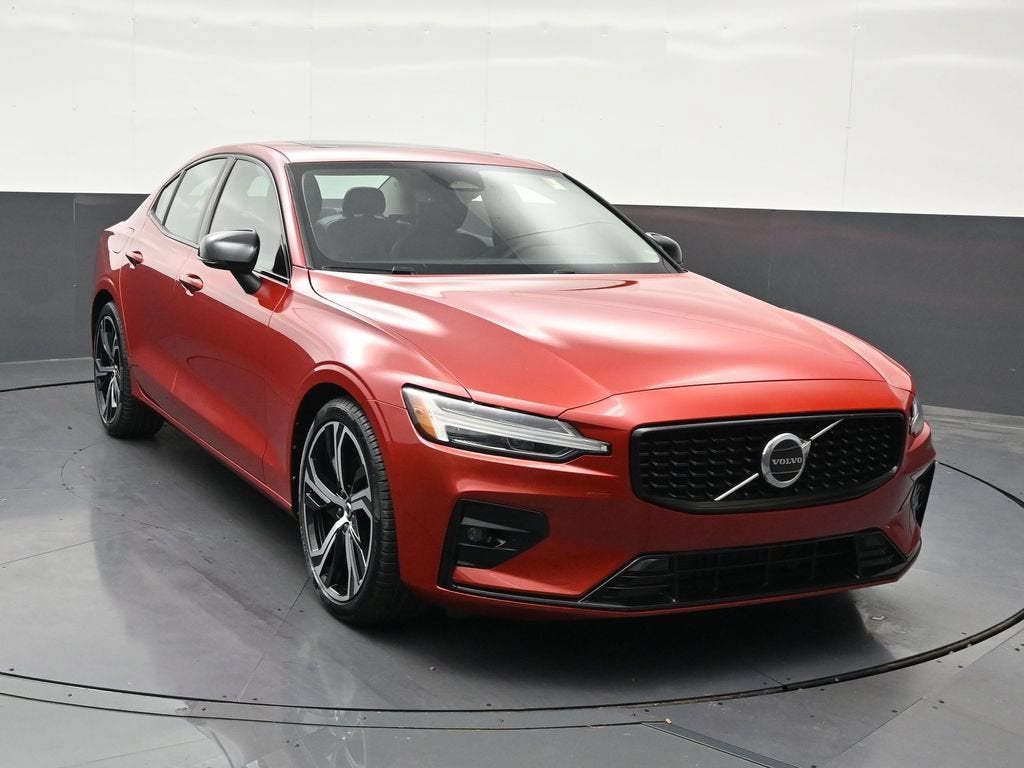 2023 Volvo S60 B5 Core Dark Theme