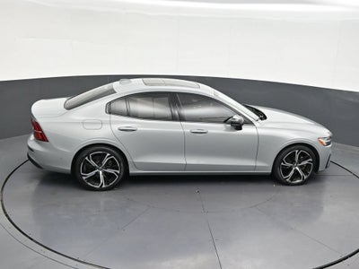 2024 Volvo S60 Plus Dark Theme