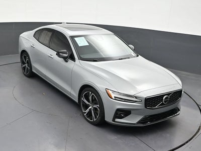 2024 Volvo S60 Plus Dark Theme
