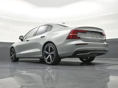2024 Volvo S60 Plus Dark Theme