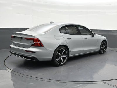 2024 Volvo S60 Plus Dark Theme