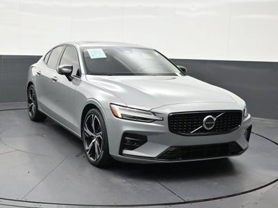 2024 Volvo S60 Plus Dark Theme