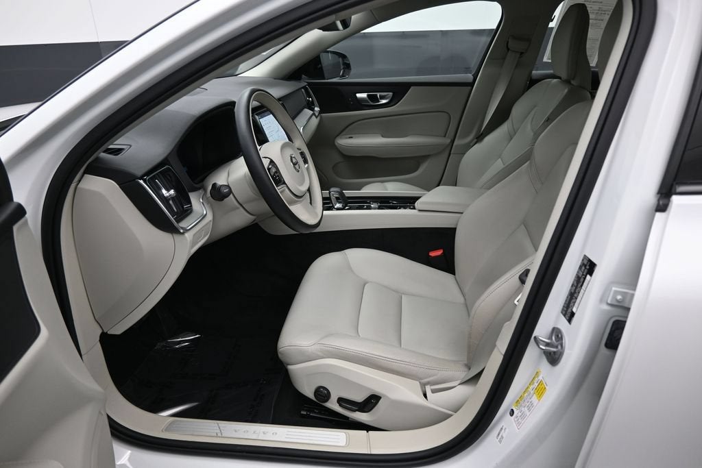 2024 Volvo S60 B5 Plus Dark Theme