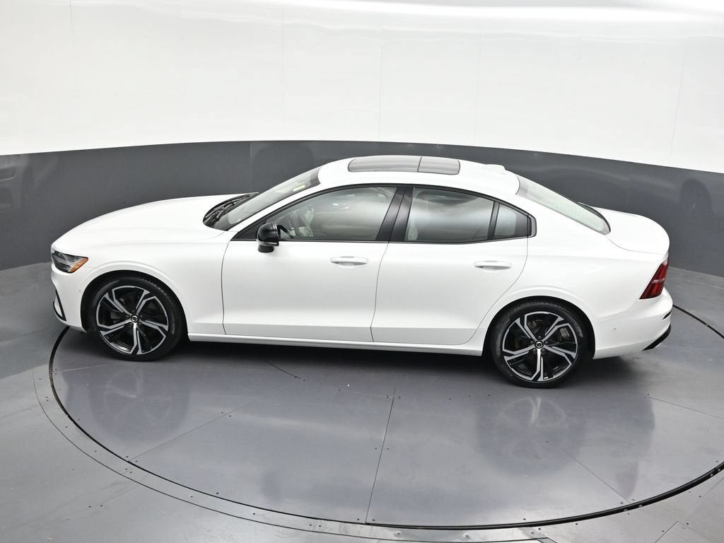 2024 Volvo S60 B5 Plus Dark Theme