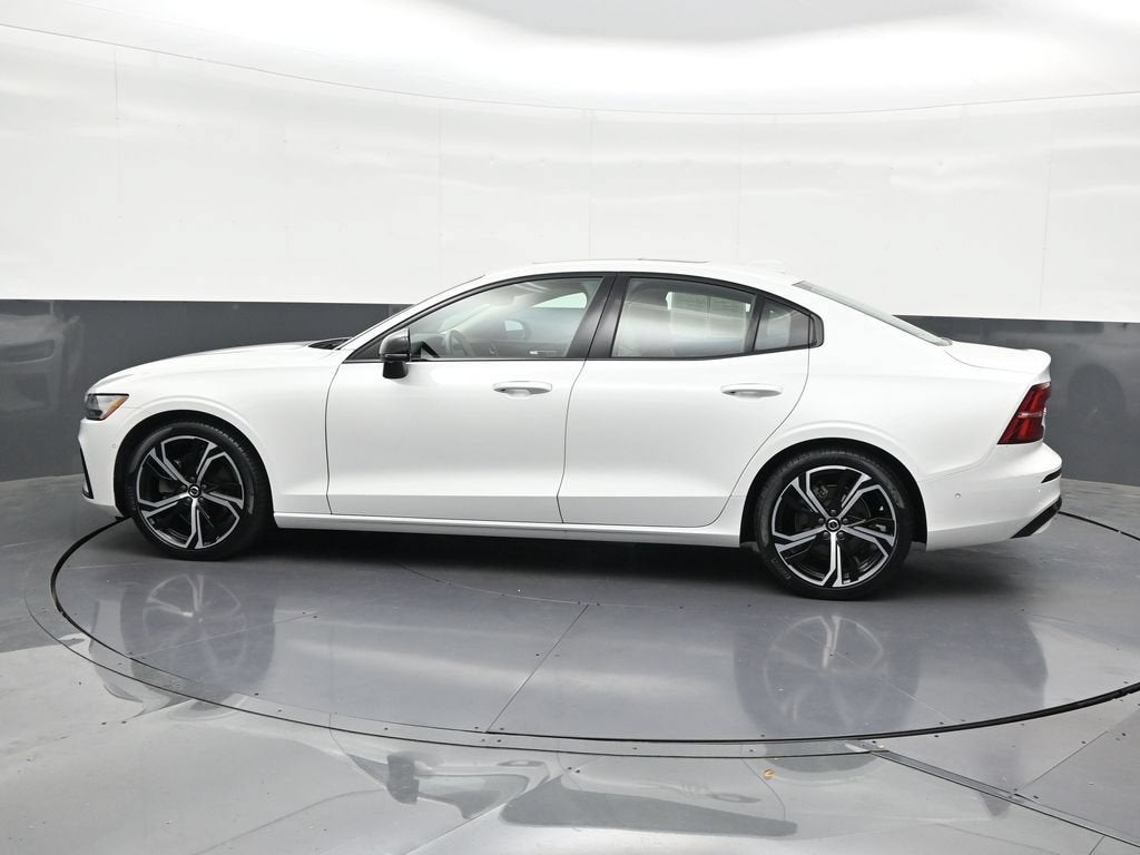 2024 Volvo S60 B5 Plus Dark Theme