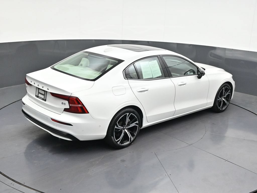 2024 Volvo S60 B5 Plus Dark Theme