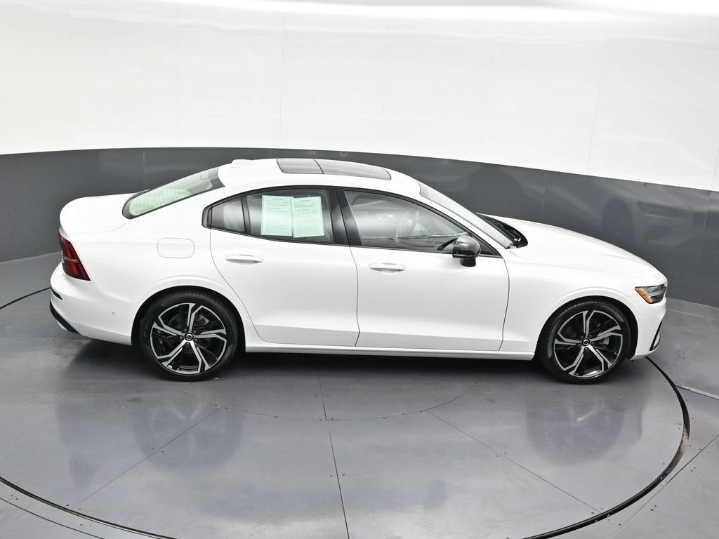 2024 Volvo S60 B5 Plus Dark Theme