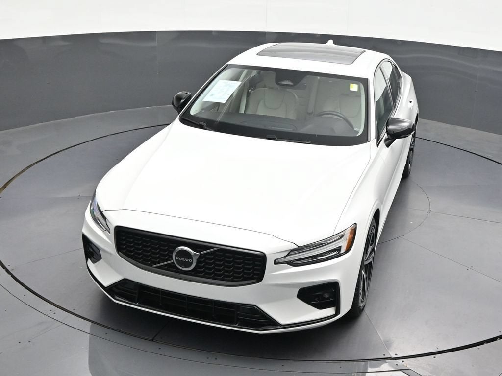2024 Volvo S60 B5 Plus Dark Theme
