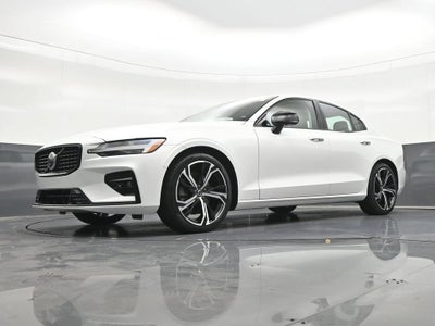 2024 Volvo S60 B5 Plus Dark Theme