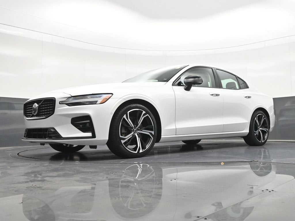 2024 Volvo S60 B5 Plus Dark Theme