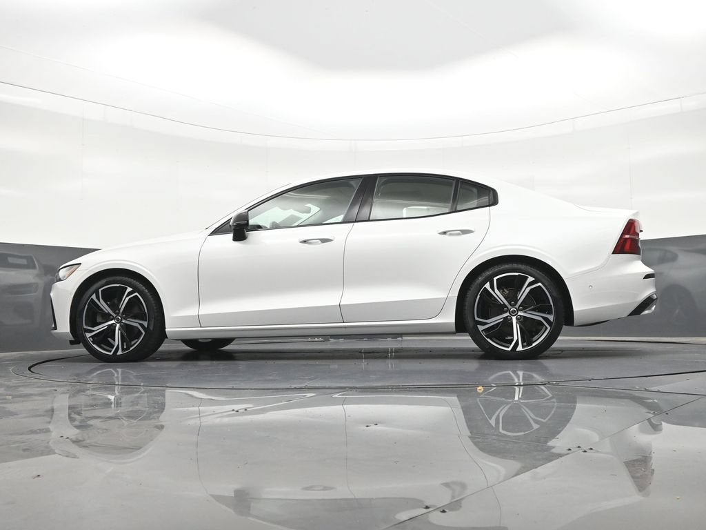 2024 Volvo S60 B5 Plus Dark Theme