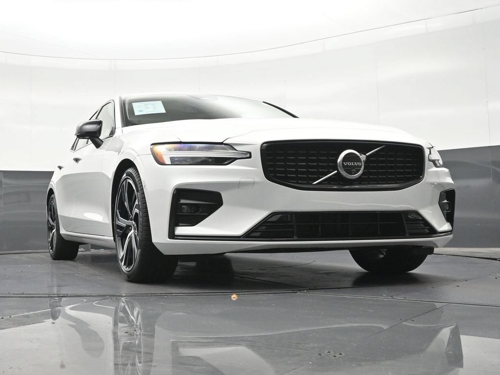 2024 Volvo S60 B5 Plus Dark Theme