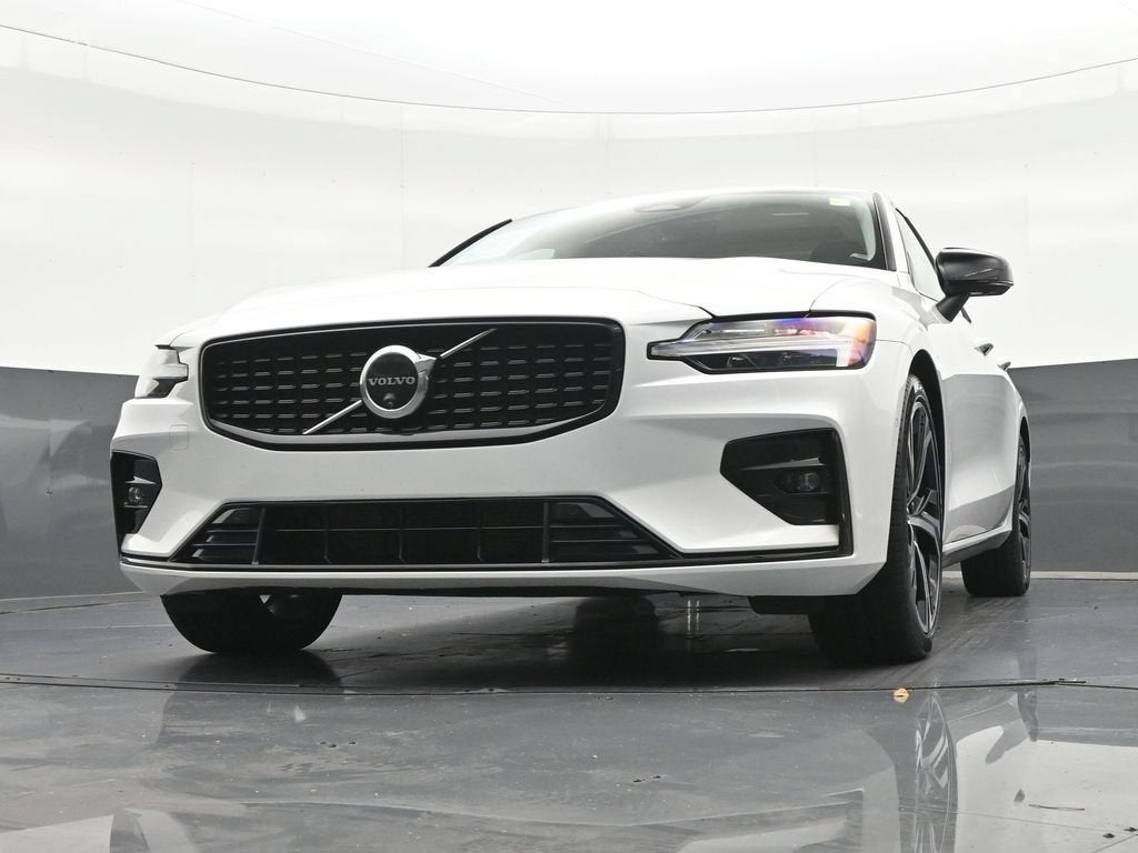 2024 Volvo S60 B5 Plus Dark Theme