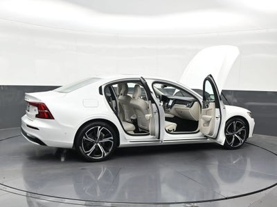 2024 Volvo S60 B5 Plus Dark Theme