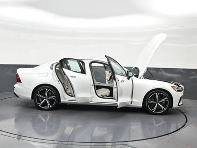 2024 Volvo S60 B5 Plus Dark Theme