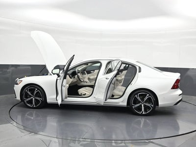 2024 Volvo S60 B5 Plus Dark Theme