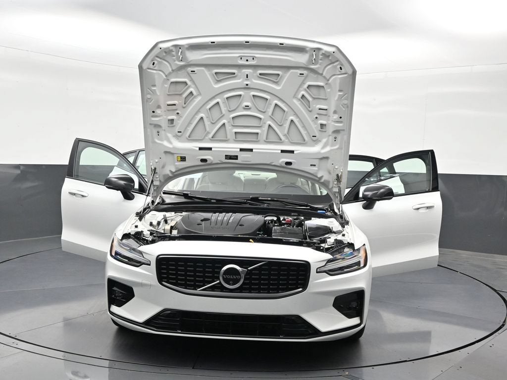 2024 Volvo S60 B5 Plus Dark Theme