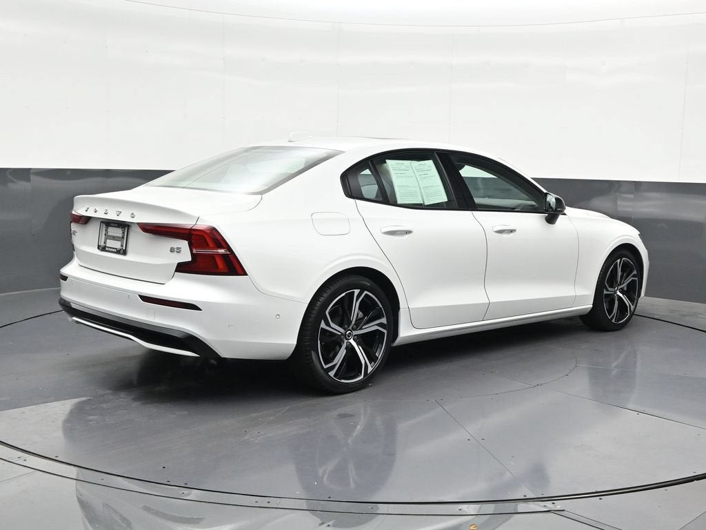 2024 Volvo S60 B5 Plus Dark Theme
