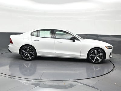 2024 Volvo S60 B5 Plus Dark Theme