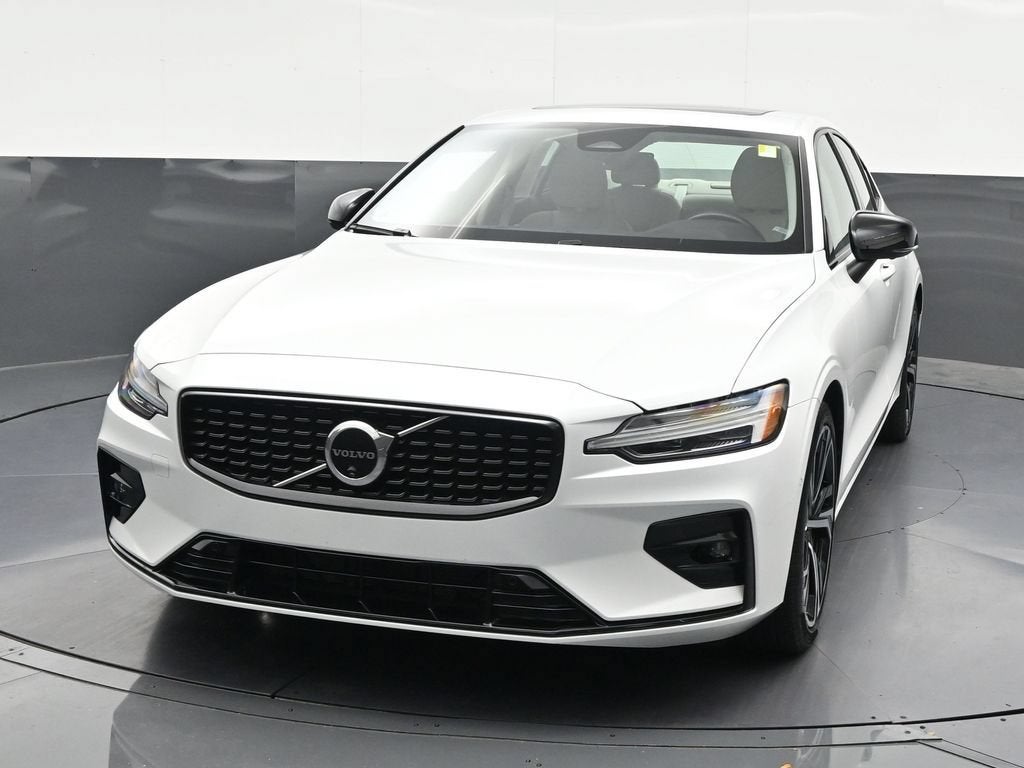 2024 Volvo S60 B5 Plus Dark Theme
