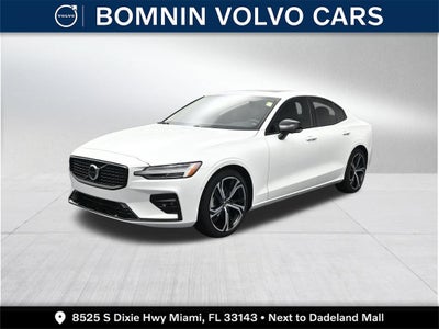 2024 Volvo S60 Plus Dark Theme