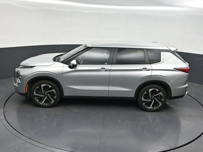 2023 Mitsubishi Outlander SE