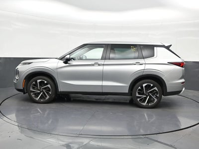 2023 Mitsubishi Outlander SE