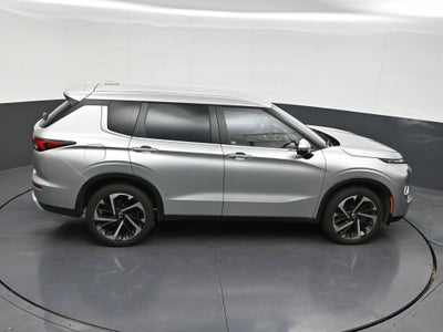2023 Mitsubishi Outlander SE