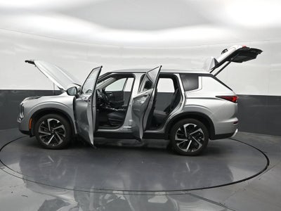 2023 Mitsubishi Outlander SE