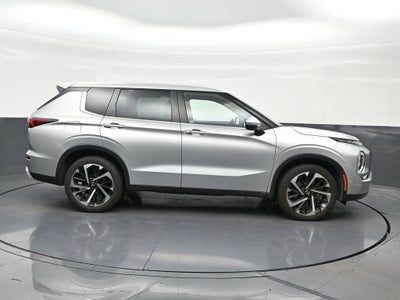 2023 Mitsubishi Outlander SE